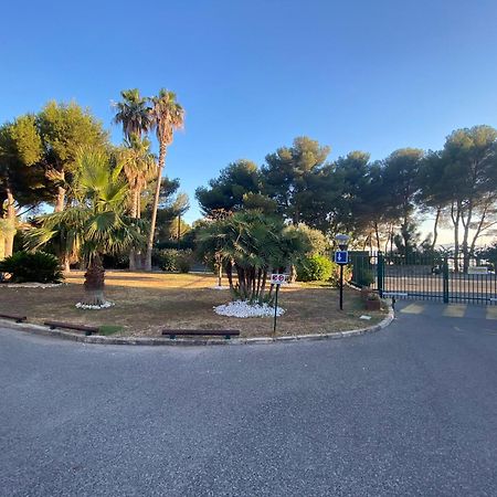 Appartement Face Mer Et Port Santa Lucia Climatise Et Wifi Saint-Raphael  Exterior photo