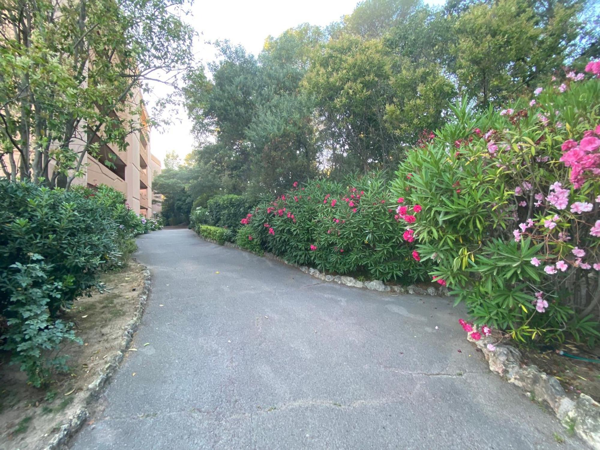 Appartement Face Mer Et Port Santa Lucia Climatise Et Wifi Saint-Raphael  Exterior photo