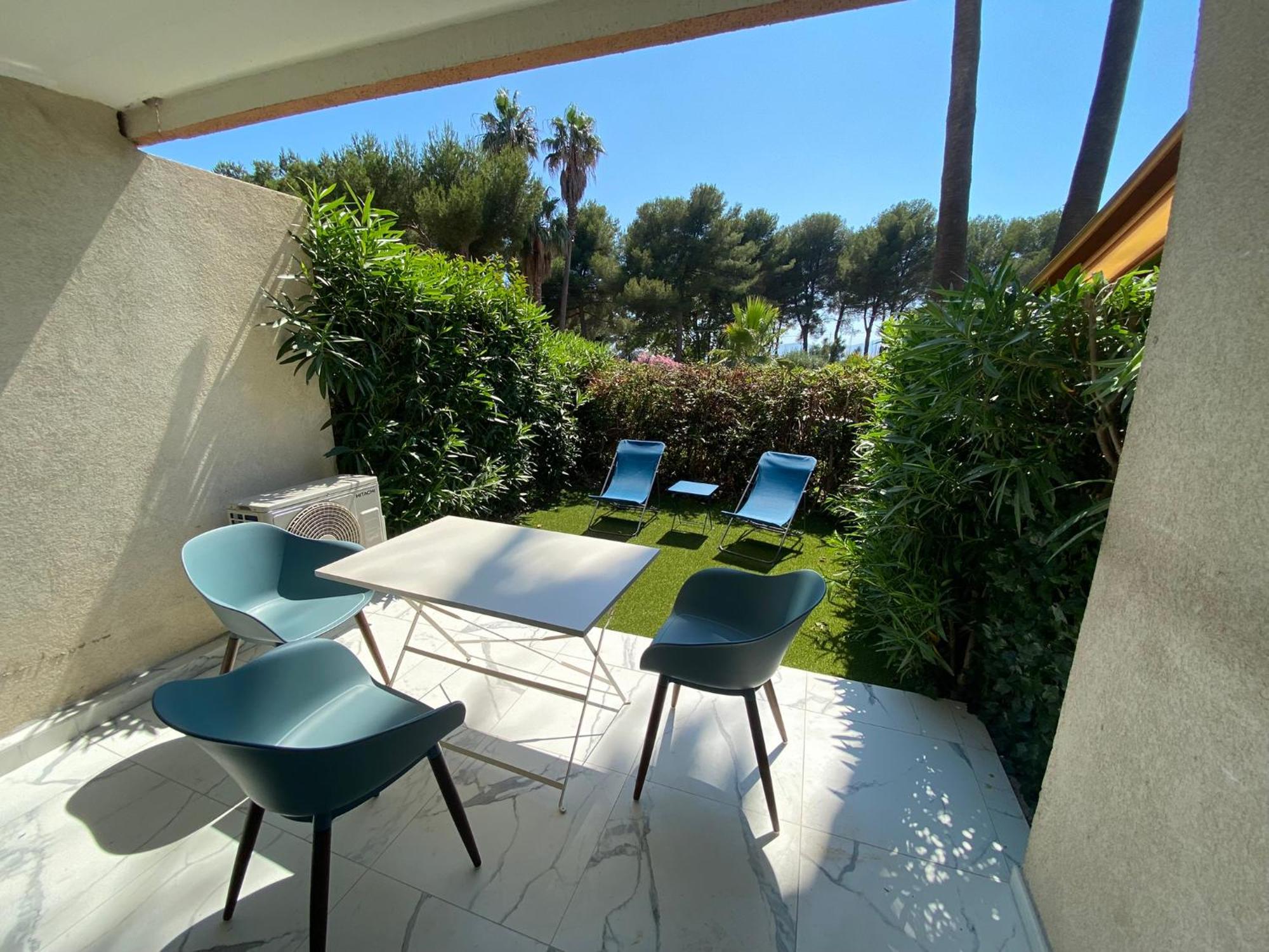 Appartement Face Mer Et Port Santa Lucia Climatise Et Wifi Saint-Raphael  Exterior photo