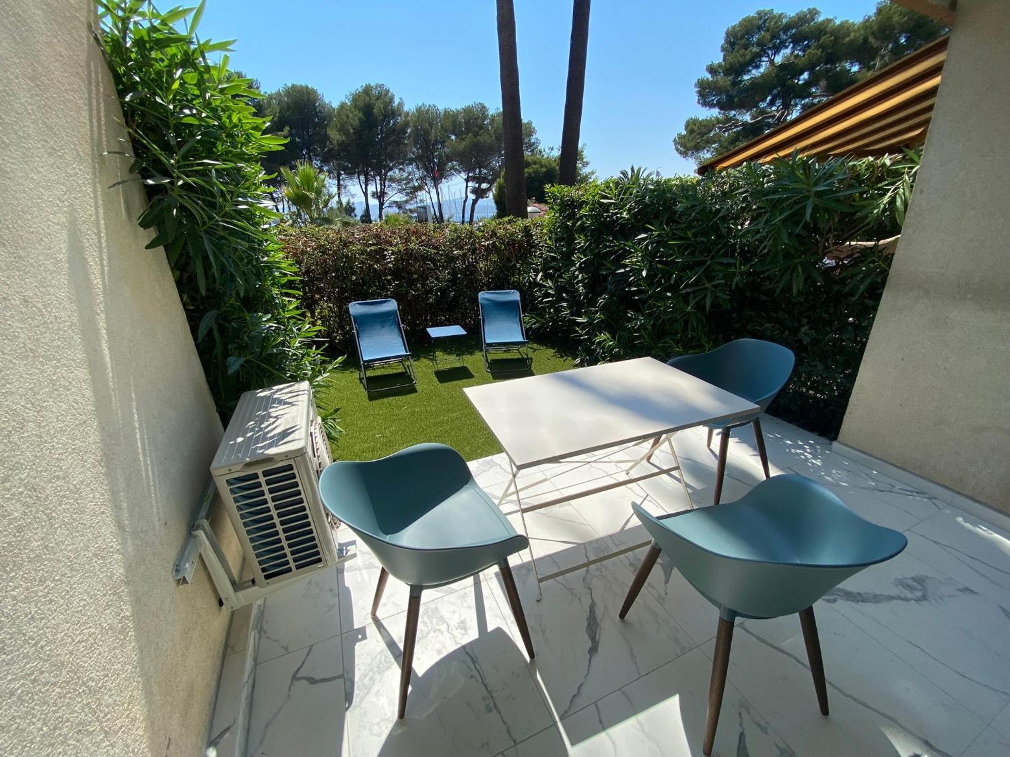 Appartement Face Mer Et Port Santa Lucia Climatise Et Wifi Saint-Raphael  Exterior photo