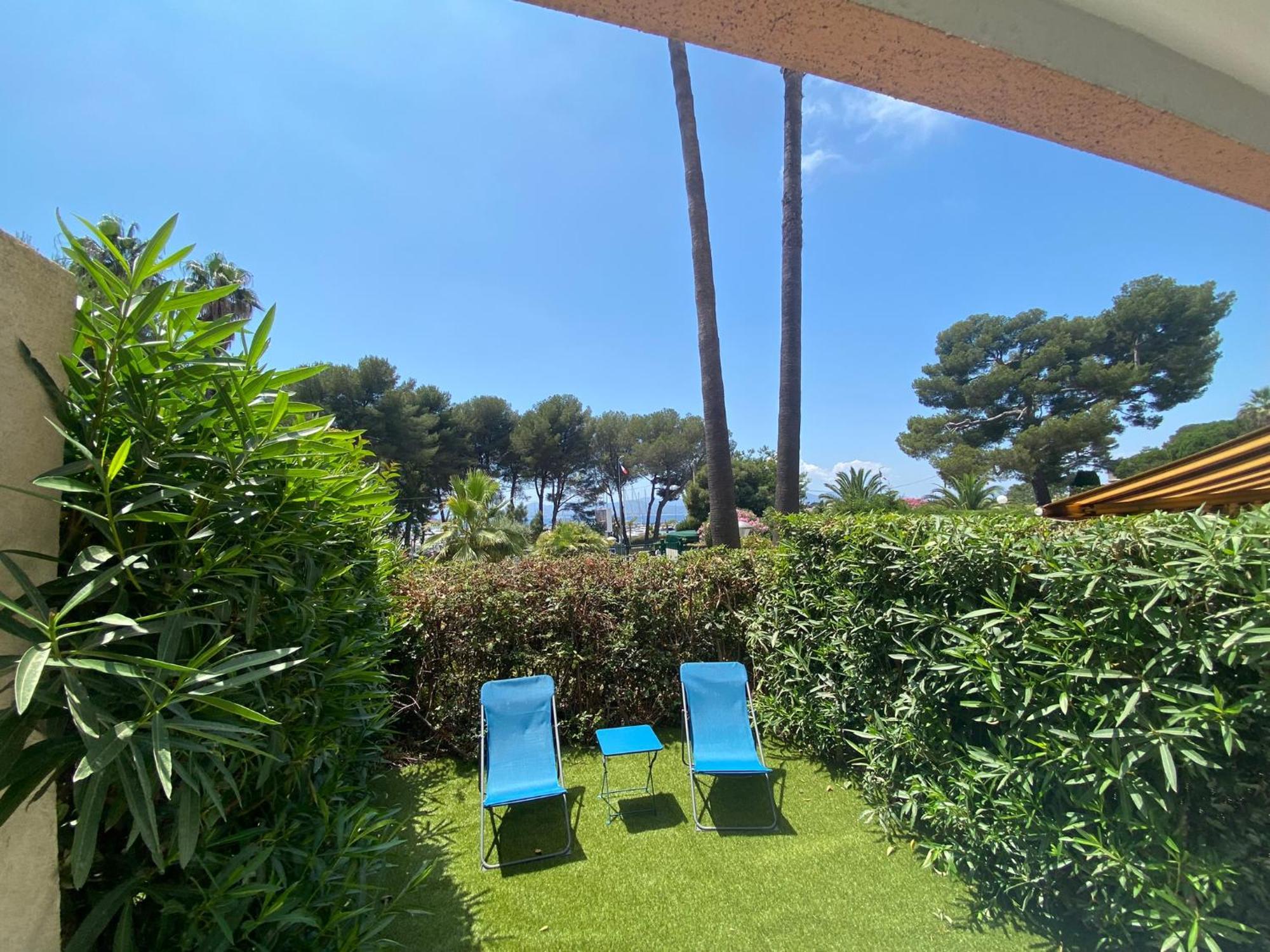 Appartement Face Mer Et Port Santa Lucia Climatise Et Wifi Saint-Raphael  Exterior photo