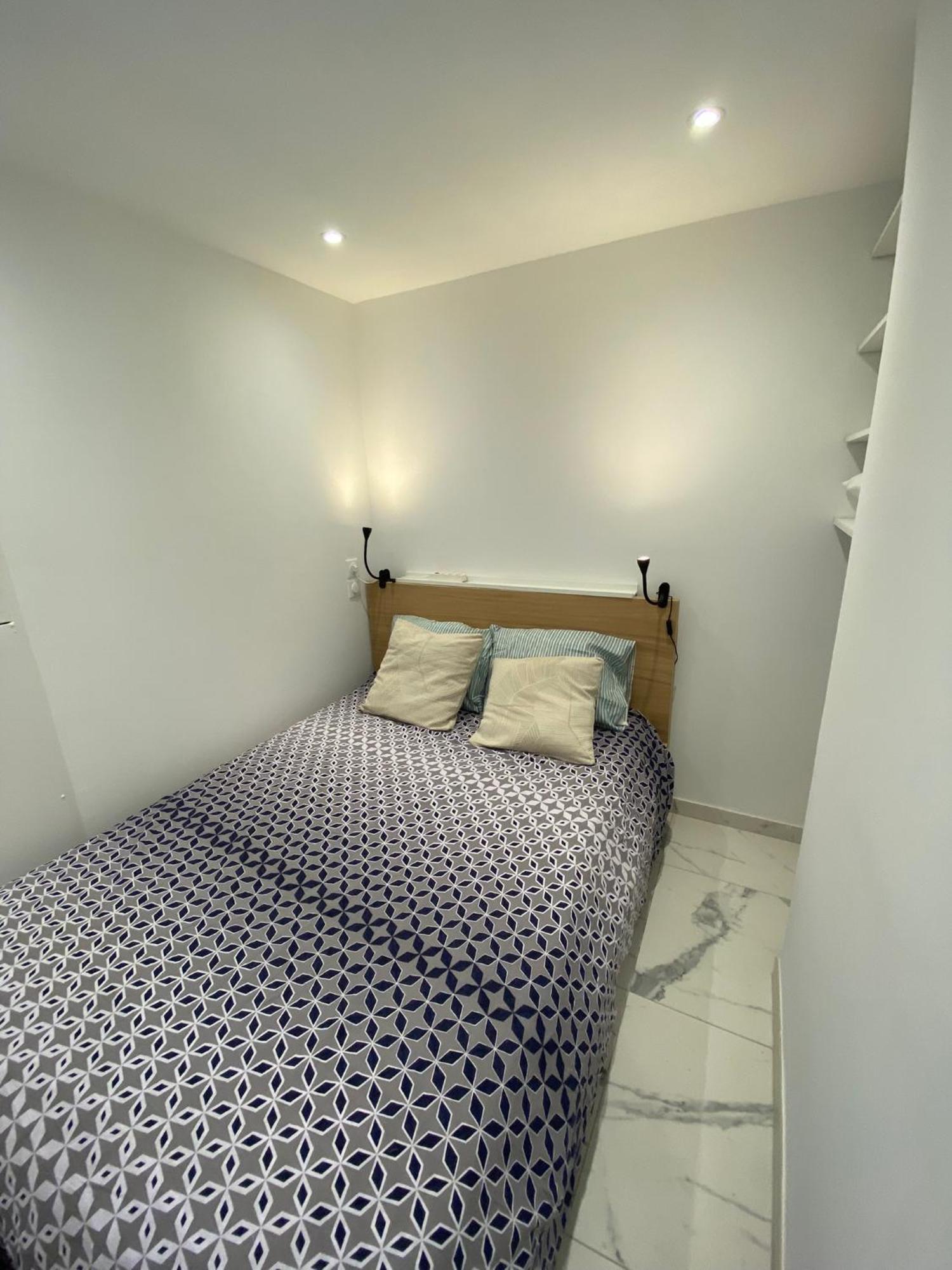 Appartement Face Mer Et Port Santa Lucia Climatise Et Wifi Saint-Raphael  Exterior photo