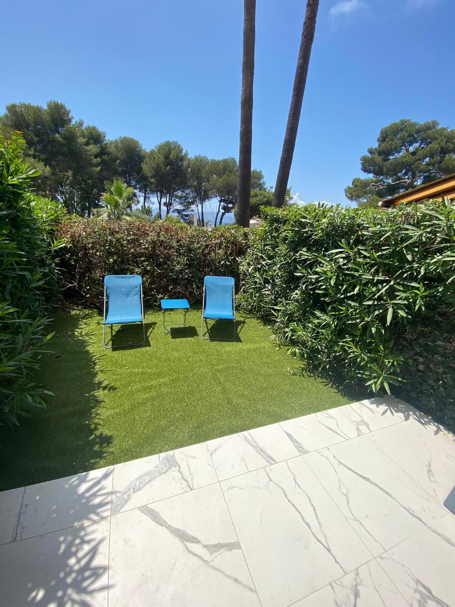 Appartement Face Mer Et Port Santa Lucia Climatise Et Wifi Saint-Raphael  Exterior photo