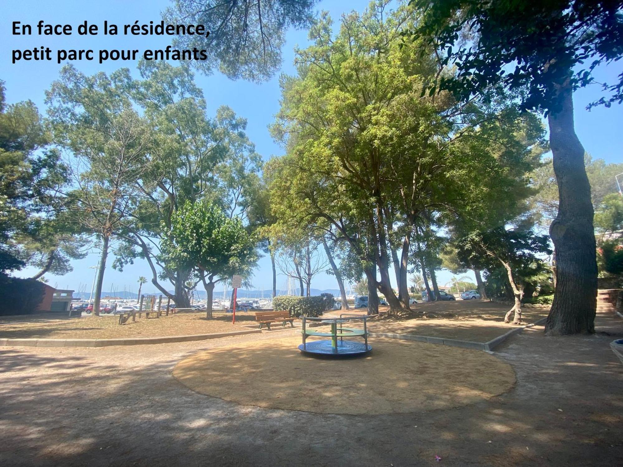 Appartement Face Mer Et Port Santa Lucia Climatise Et Wifi Saint-Raphael  Exterior photo
